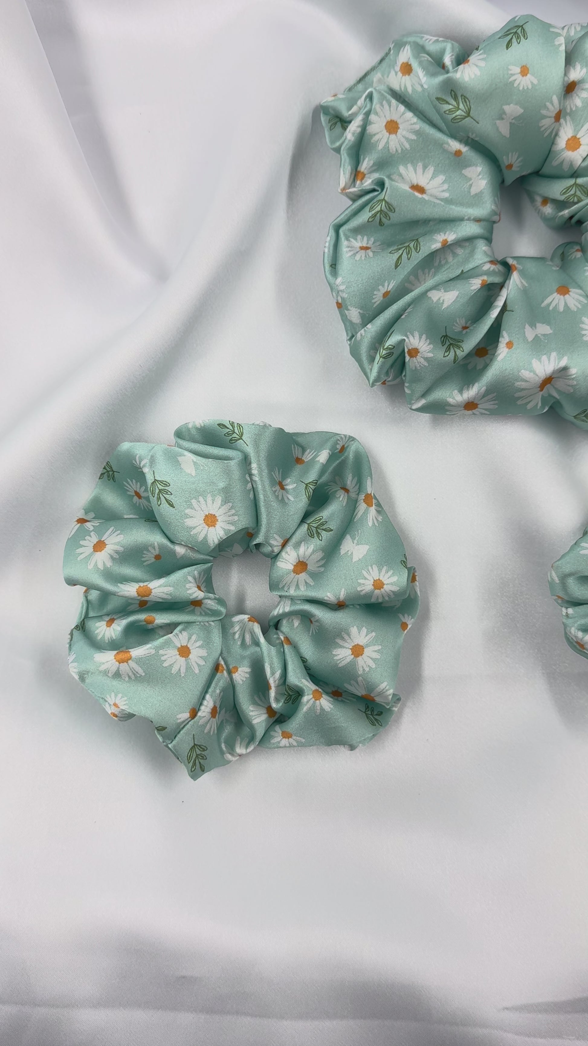 Daisy Mint Scrunchie