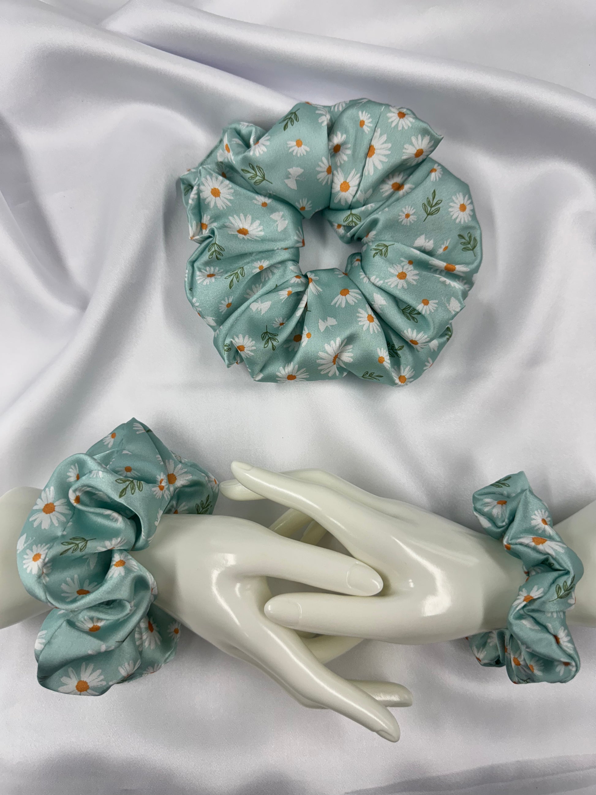 Daisy Mint Scrunchie
