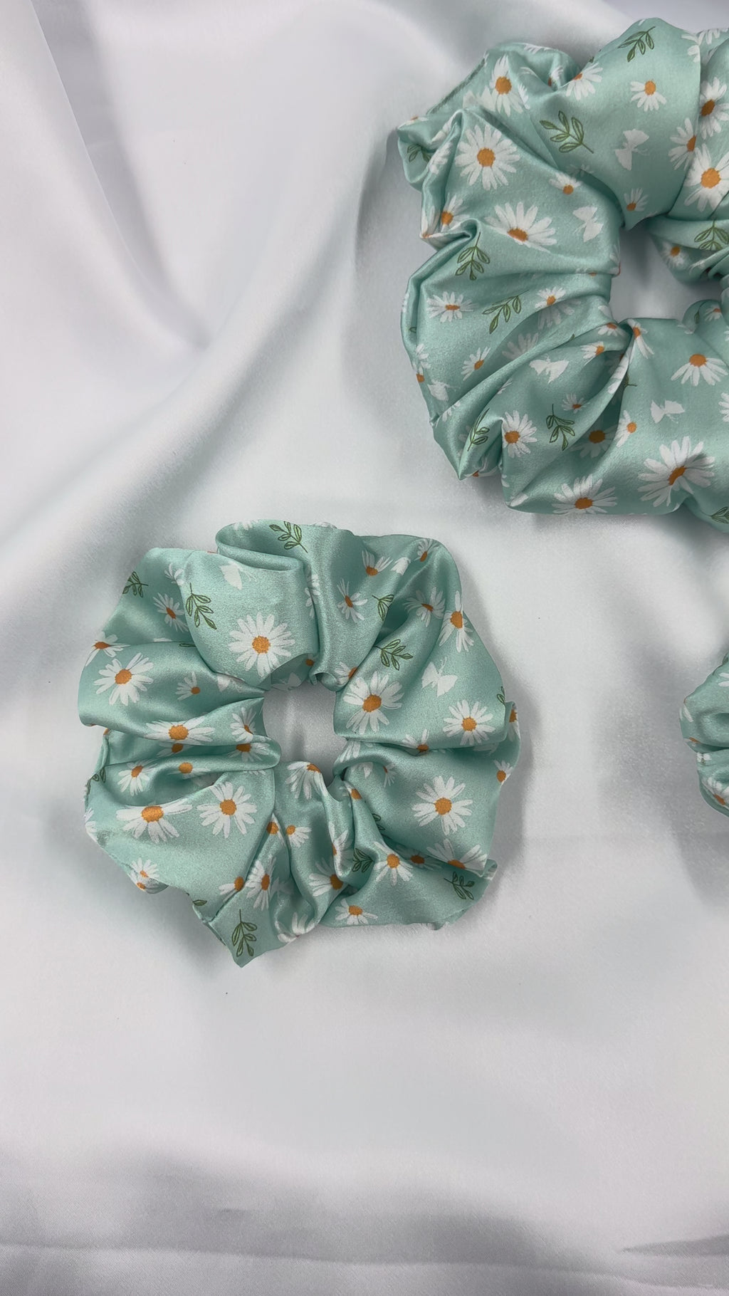 Daisy Mint Scrunchie